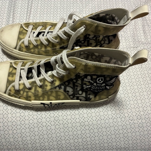 Stylish Mens Sneakers in Yellow and Black - Picture 2 of 2